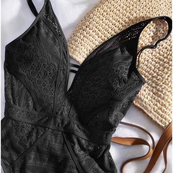 Becca Women's Crochet Plunging One-Piece Keyhole Swimsuit Size Small Black Sexy - Picture 16 of 16